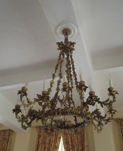 Screen shot 2012-04-23 at 3.43.06 PM Jamaica's King's House - The chandelier